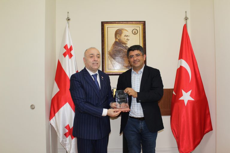 GÜRTİAD Türkiye Dış Ekonomik İlişkiler Kurulu’daki (DEİK), Türkiye-Gürcistan İş Konseyi’nin yeni seçilen Başkanı, Sn. Osman Çalışkan-Mzhavanadze’nin önderliğindeki heyeti ağırladı