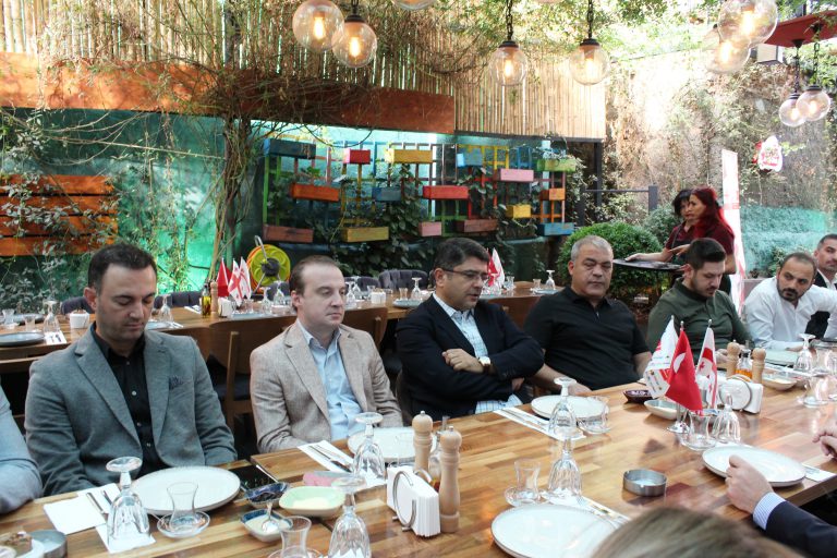 Büyükelçimiz ile derneğimize üye olan firmaların temsilciler arasında restoran Sherwood’da bir tanıtım toplantısı düzenlendi.
