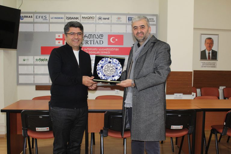 Gürcistan Kaligraflar Derneği üyesi Sn. Selami Gümüş, Derneğimizi ziyaret etmiştir.