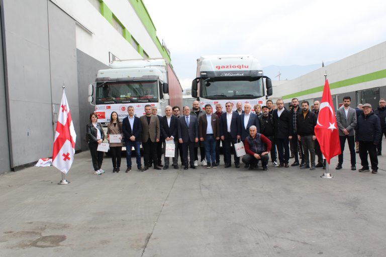 17 Mart’ta Yonpas Georgia deposundan 4 konteyner daha deprem bölgesine gitmek üzere yola çıktı.