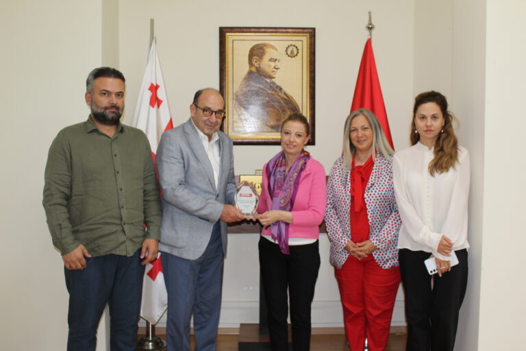 ურქეთის თანამშრომლობისა და კოორდინაციის სააგენტოს, TİKA-ს ყოფილი კოორდინატორი საქართველოში, ქალბატონი თუბა ოზუთოქი გამოსამშვიდობებელი ვიზიტით გვეწვია.