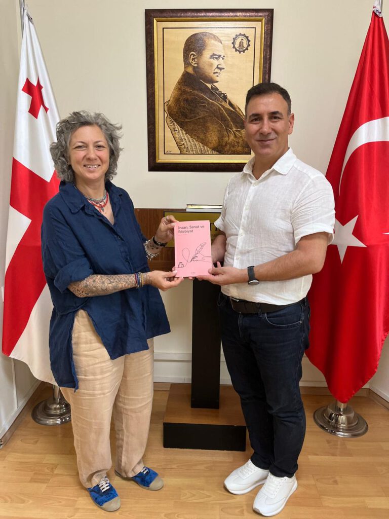 თურქოლოგიის ასოცირებული პროფესორი სალიჰ უჩაქი გურთიადს გამოსამშვიდობებელი ვიზიტით ეწვია